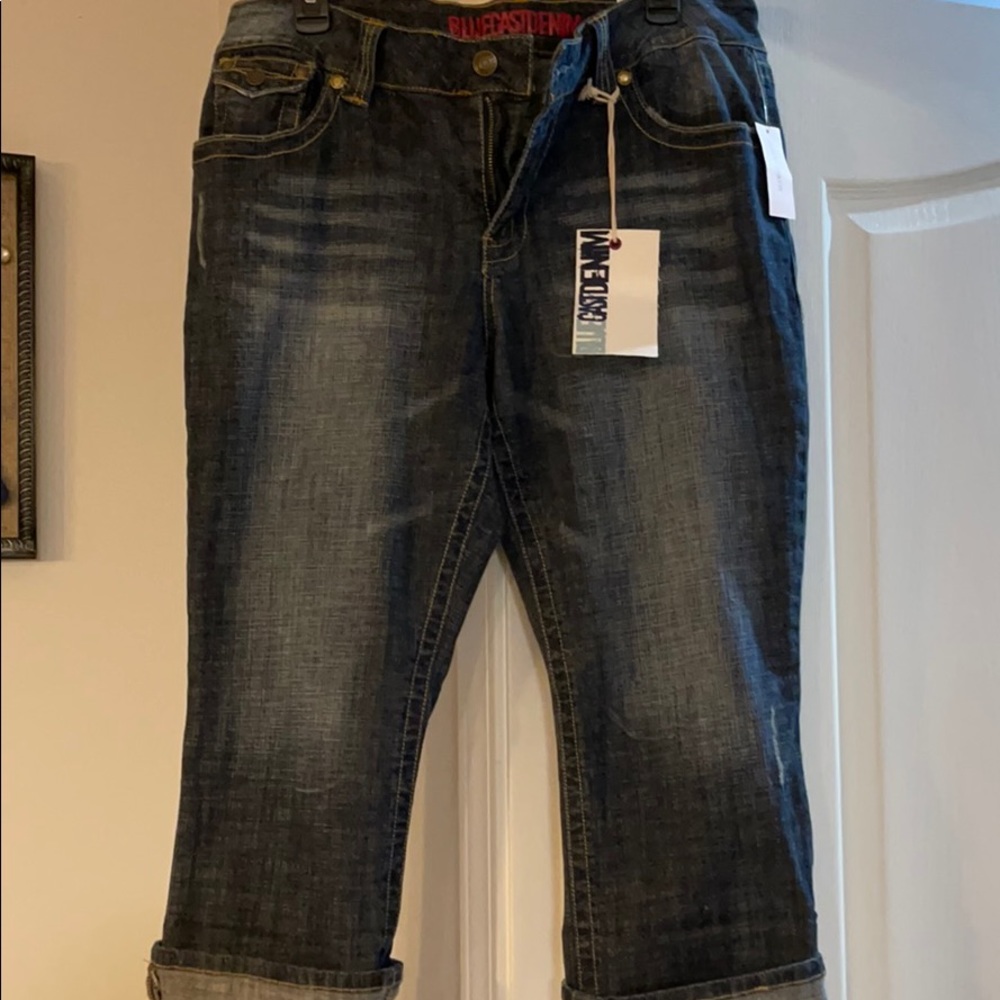 Distressed Cropped Jeans